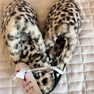 Women plush slippers
